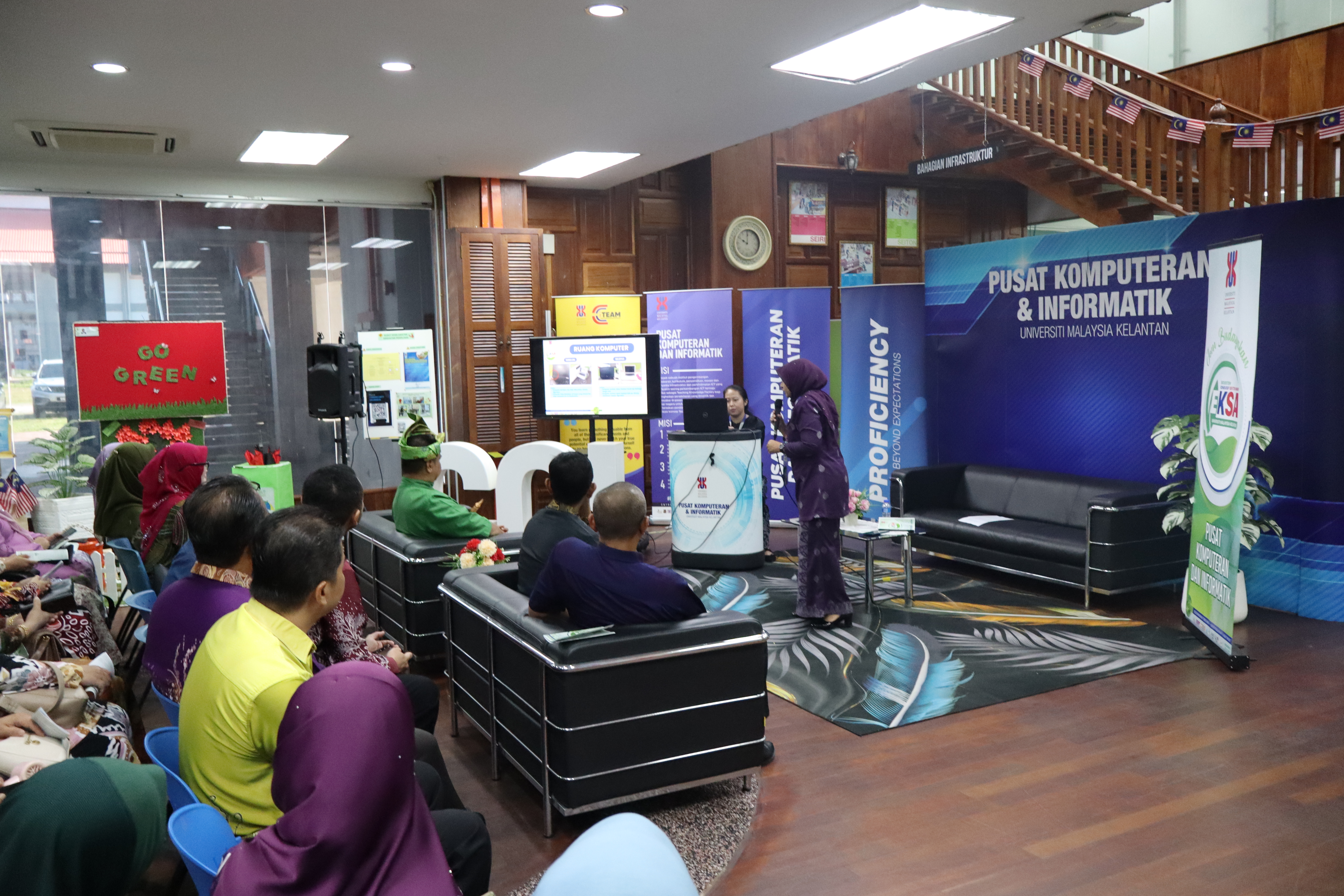 LAWATAN PENANDAARASAN EKOSISTEM KONDUSIF SEKTOR AWAM (EKSA) KOLEJ MATRIKULASI KELANTAN (KMKt) KE UNIVERSITI MALAYSIA KELANTAN (UMK)